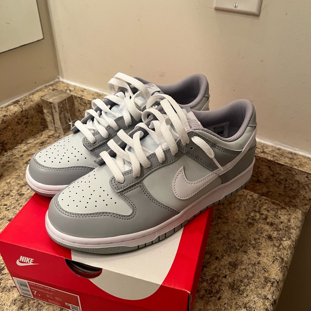 Nike Dunk Low “Grey Fog” size 7y - Picture 1 of 4